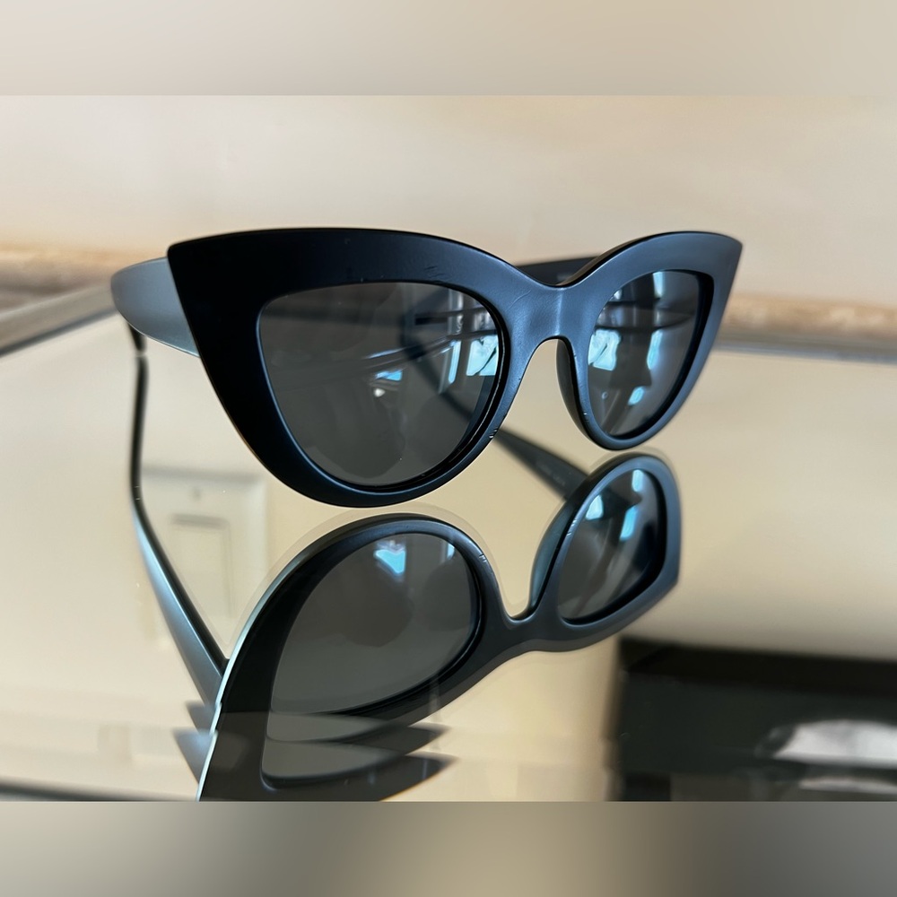 Black-Matte Cat-Eye Sunglasses 🕶